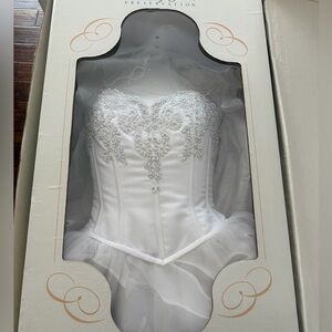 Vintage Beaded/Strapless Wedding Gown - Perfect Condition - XS/00